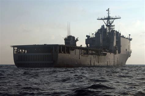 Dock Landing Ship - LSD > United States Navy > Displayy-FactFiles