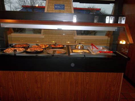 The Traveling Housewife: Pizza Hut Lunch Buffet Review