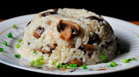 Mushroom Rice Pilaf | Easy & Quick Rice Pilaf Recipe!