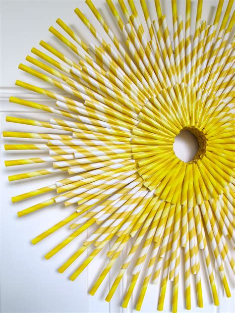 BluKatKraft: DIY Flower Burst Paper Straw Wreath