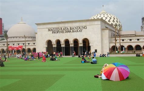 Sejarah Singkat dan Alamat Lokasi Masjid Raya Bandung + Hotel Terdekat ...