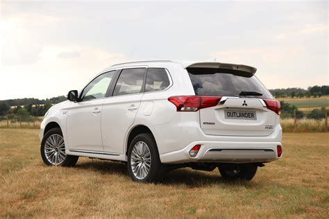 2019 Mitsubishi Outlander PHEV | 4X4 Magazine