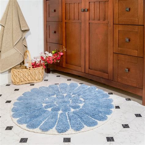 Chesapeake Bursting Flower 2pc Off White & Blue Round Bath Rug Set (24 ...