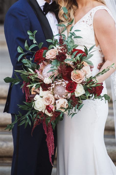 29 Fall Bridal Bouquets That Are Beautiful Beyond Words