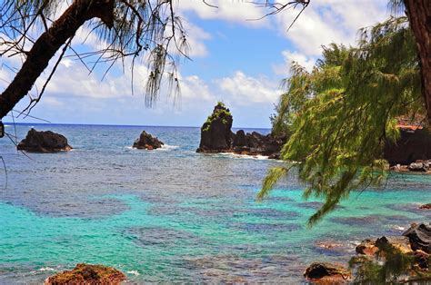 Hawaii Sightseeing & Road to Hana Tour in Maui | Temptation Tours