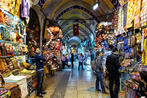 Shopping in the Grand Bazaar, Istanbul - Earth Trekkers