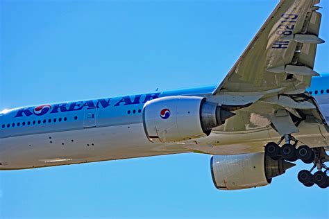 HL-8210: 6 Images Of This Korean Air Boeing 777-300ER