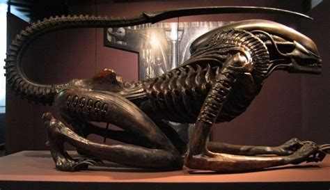 H.R. Giger's 'Alien 3' Xenomorph Design Was Inspired By... Michelle Pfeiffer?! - Bloody Disgusting