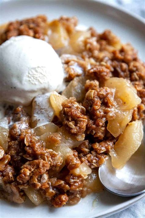 Easy Apple Crisp Recipe - The Very Best! | Foodtasia