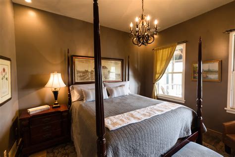 Accommodation Suites | Boone's Colonial Inn Luxury Suites