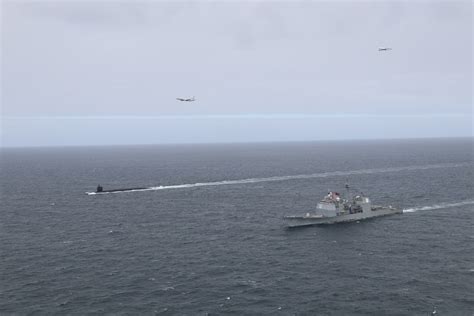 DVIDS - Images - USS Normandy (CG 60), USS Tennessee (SSBN 734) in the Norwegian Sea [Image 1 of 4]