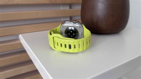 Hands-on: Nomad’s ‘High Volta’ Sport Band gives your Apple Watch the spark it needs - 9to5Mac