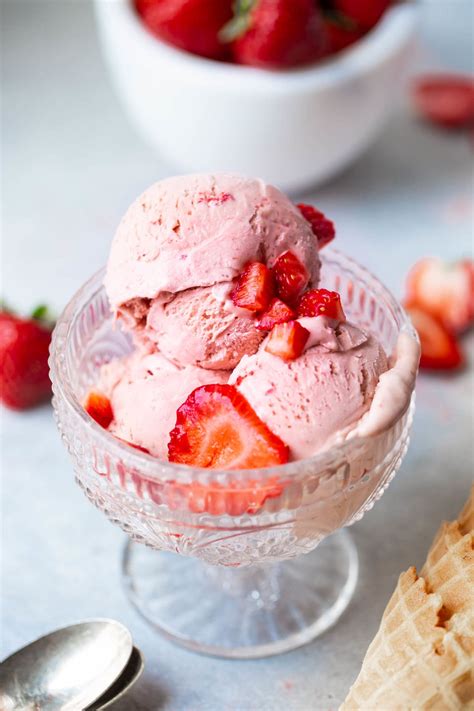 Homemade Strawberry Ice Cream - Oh Sweet Basil