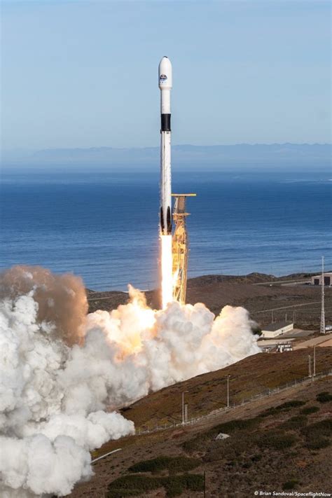 Photos: Falcon 9 launches and lands at Vandenberg Air Force Base – Spaceflight Now