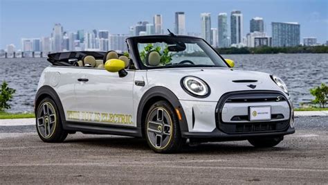 BMW MINI Cooper SE Convertible makes debut as electric convertible | HT Auto