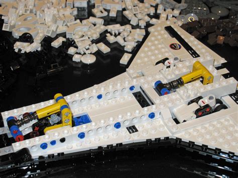 File:Lego - Set 10231 Space Shuttle Expedition (8178360306).jpg