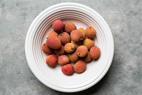 How To Peel and Eat Lychee