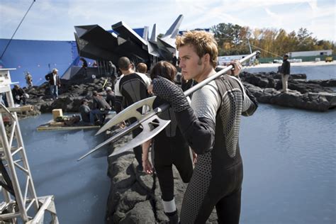 4 HUNGER GAMES: CATCHING FIRE STILLS TAKE YOU BEHIND THE SCENES OF 2013′S BIGGEST BLOCKBUSTER ...