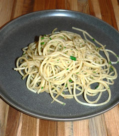 Garlic Olive Oil Pasta Recipe (Aglio e Olio)