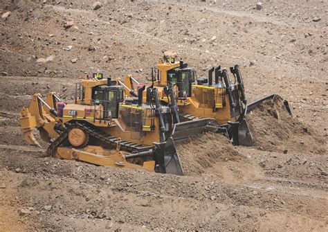 Unstoppable Force: Caterpillar's D11T Bulldozer Dominates the Stone Quarry Competition (Video)