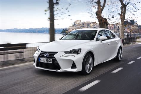 2017 Lexus IS300h Luxury review | Autocar