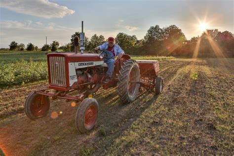 1961 Farmall 404 | Octane Press