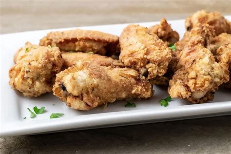 Easy Fried Chicken Wings (Crispy and Crunchy) • Zona Cooks