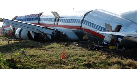 Crash of a Boeing 737-800 in Kingston | Bureau of Aircraft Accidents Archives