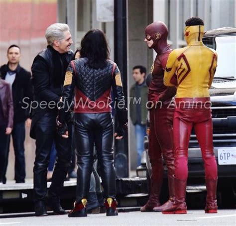 The Flash Behind The Scenes | The Flash Amino