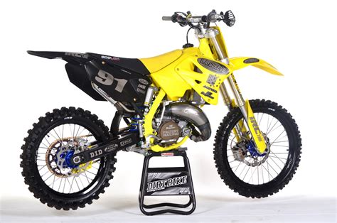 TWO-STROKE TUESDAY: 2001 RM125 REBUILD - Dirt Bike Magazine