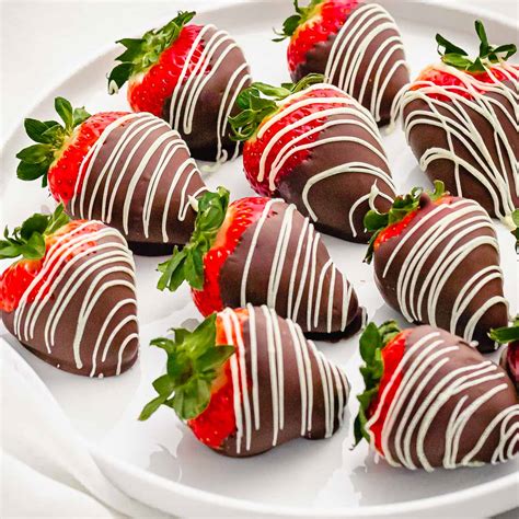 Easy Chocolate Covered Strawberries - Drive Me Hungry