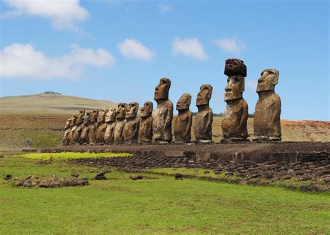 Moai statues