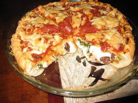 Leah's Ideas: Chicago-Style Stuffed Pizza!