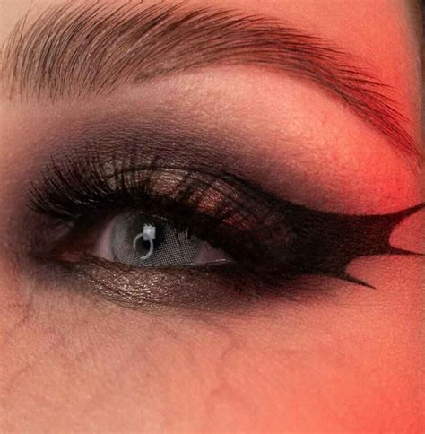 Easy Vampire Makeup Ideas for Halloween - The Mood Guide