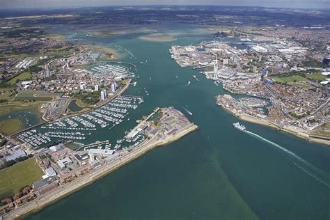 Portsmouth Harbour evacuation after unexploded 500lb WWII bomb is found | Metro News