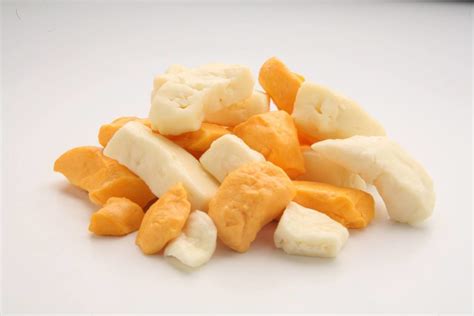 Wisconsin Cheese Curds: White or Yellow? – Left at the Fork