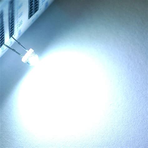 100pcs Straw Hat 5MM White LED Light Emitting Diode LED Lamp Super Bright Light 1200 1400mcd ...