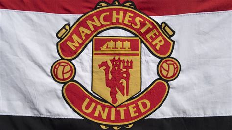 Manchester United badge history: The story behind the crest, colours ...