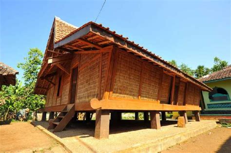 rumah adat sunda adalah Adat kampung sunda sederhana pedesaan parahu keunikan ciri suasana suku ...