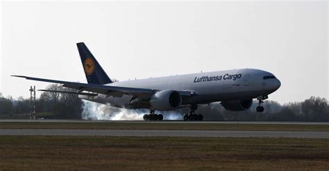 Lufthansa Mulls Swapping Boeing 777X Delivery Slots For Freighters