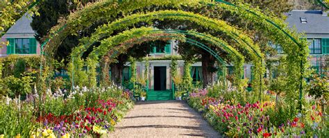 Giverny & Monet's Garden Tour in family (Private) - Meet the Locals