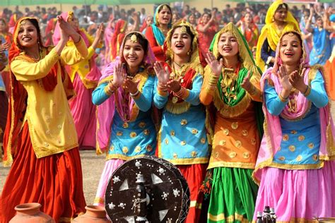 t-a-h-i-t-i | Dance of india, Indian festivals, India culture