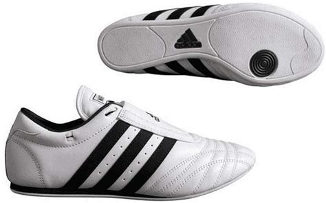 Total 30+ imagen adidas taekwondo shoes - Abzlocal.mx