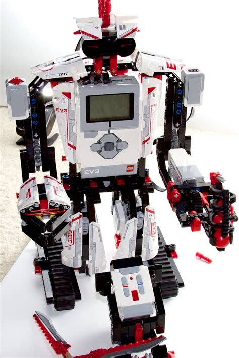 RBI: Review: Lego Mindstorms EV3 means giant robots, powerful computers My inner 9-year-old is ...