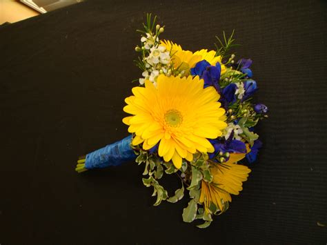 Yellow Gerber Daisy Hand Held Bouquet in Huntsville, AL | Country Home Florist