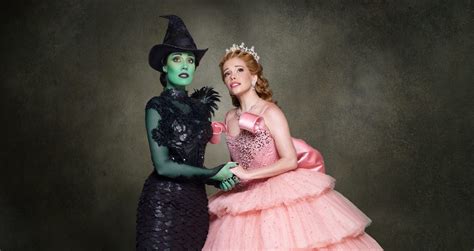 Wicked volta ao Brasil em março de 2023 no Teatro Santander