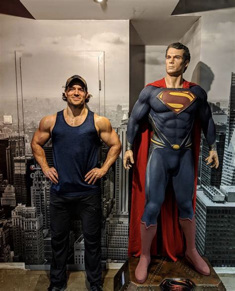 Henry Cavill in the gym looking more ripped than his Superman statue next to him. : r/pics