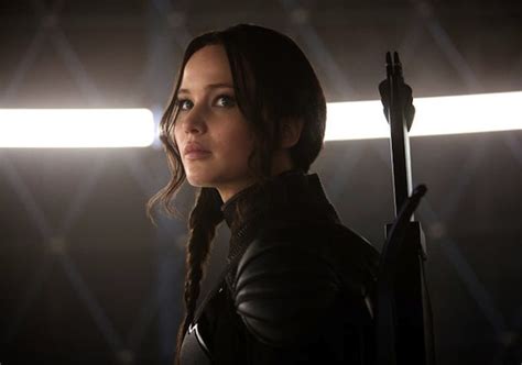 The Hunger Games: Mockingjay Prepares For Battle In This Collection Of Stills | Giant Freakin ...