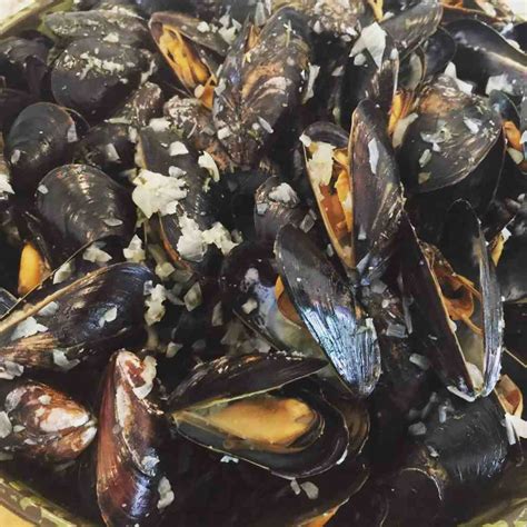 Instant Pot Mussels Mariniere (White Wine Sauce) | Pressure Luck Cooking