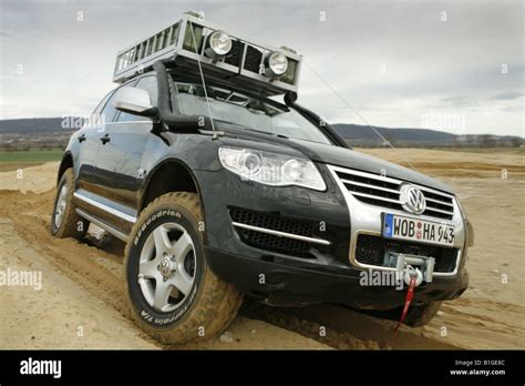 Offroad car adventure in desert. Volkswagen Touareg Stock Photo: 18187468 - Alamy